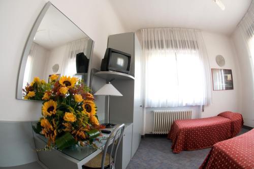 Hotel Milano Pistoia Exterior photo